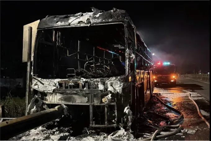 The scene of the fatal passenger bus fire in Dong Nai City (Photo: Dong Nai City Police)